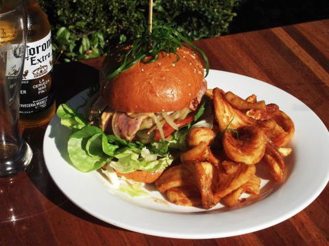 The Bunker Bar & Bistro - Tourism Noosa 3