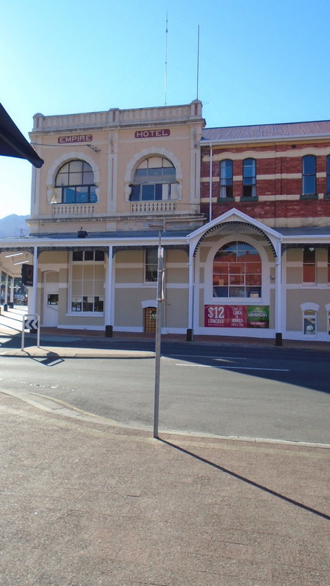 The Empire Hotel - Tourism Noosa 4