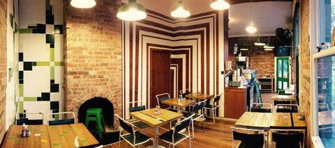 EAT LOVE PIZZA - Tourism Noosa 3