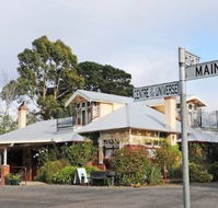 Radio Springs Hotel - Tourism Noosa