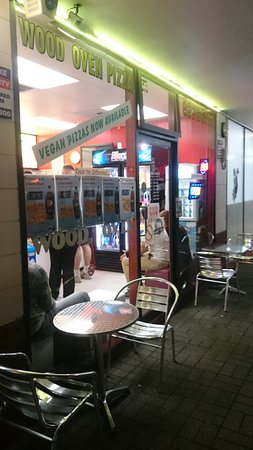 Papa Mia's Wood Oven Pizza - Tourism Noosa 0