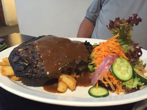 Plough And Harrow Pub And Restaurant - Tourism Noosa 0