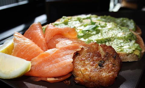Village Lane Cafe & Wine Bar - Tourism Noosa 7