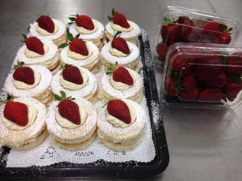 The Flying Pie Man - Tourism Noosa 0