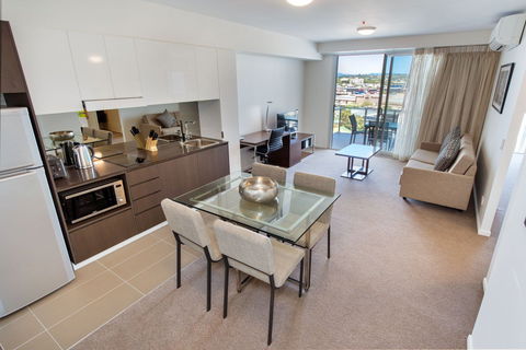 Empire Apartment Hotel - Tourism Noosa 2