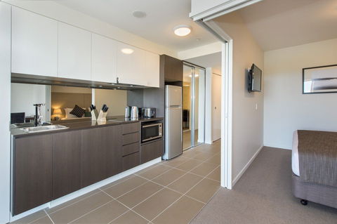Empire Apartment Hotel - Tourism Noosa 13