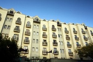 Frome Apartments - Tourism Noosa 0