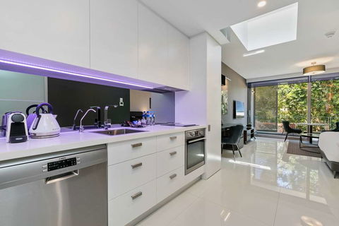 Good Life Suites - Tourism Noosa 4