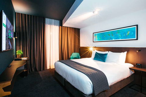 Eatons Hill Hotel - Tourism Noosa 4