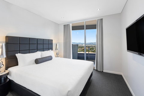 Meriton Suites Broadbeach - Tourism Noosa 4
