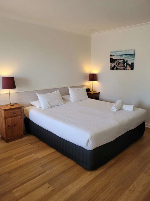 SureStay by BW The Clarence on Melville - Tourism Noosa 2