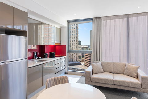 Meriton Suites Campbell Street - Tourism Noosa 4