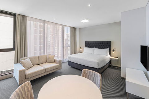Meriton Suites Campbell Street - Tourism Noosa 5