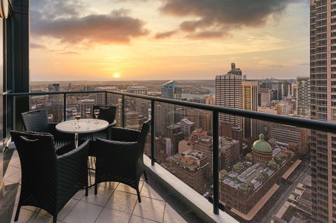 Meriton Suites Pitt Street - Tourism Noosa 0