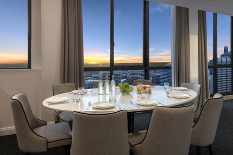 Meriton Suites Pitt Street - Tourism Noosa 3