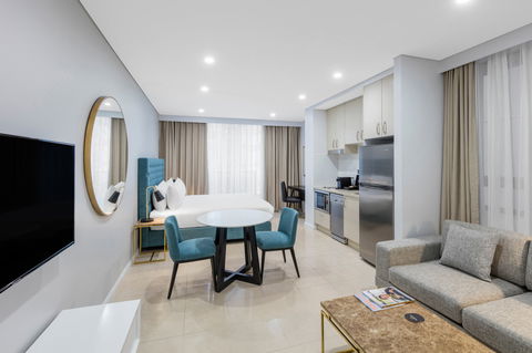 Meriton Suites Pitt Street - Tourism Noosa 6