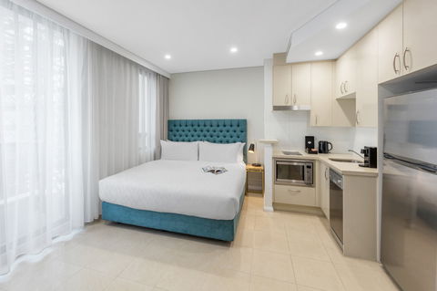 Meriton Suites Pitt Street - Tourism Noosa 7