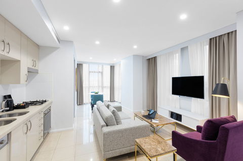 Meriton Suites Pitt Street - Tourism Noosa 8