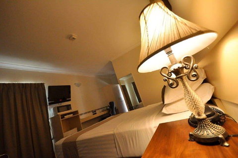 Emerald Maraboon Motor Inn - Tourism Noosa 4