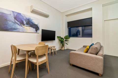 Terminus Apartment Hotel, Ascend Coll - Tourism Noosa 2