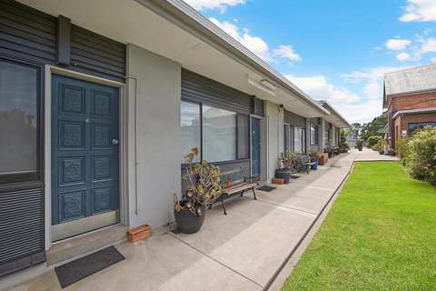 Hamilton Lakeside Motel - Tourism Noosa 0