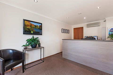 AAt 28 Goldsmith Motel - Tourism Noosa 1