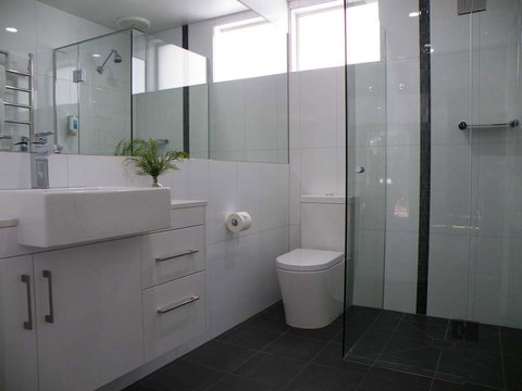 Hamilton Lonsdale Motel - Tourism Noosa 1