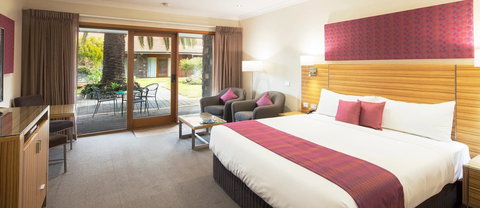 Julie-Anna Bendigo - Tourism Noosa 2