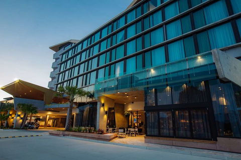 Eatons Hill Hotel - Tourism Noosa 0