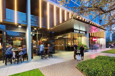 East Hotel - Tourism Noosa 1