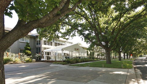 Forrest Hotel & Apartments - Tourism Noosa 0