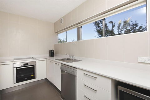 Forrest Hotel & Apartments - Tourism Noosa 1