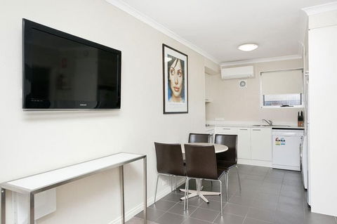 Forrest Hotel & Apartments - Tourism Noosa 2