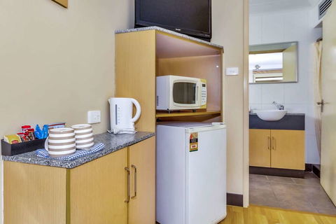Econo Lodge Karratha - Tourism Noosa 9