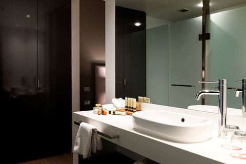 East Hotel - Tourism Noosa 6