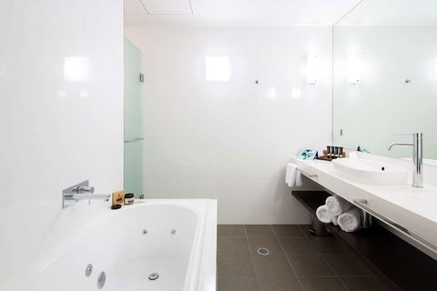East Hotel - Tourism Noosa 14