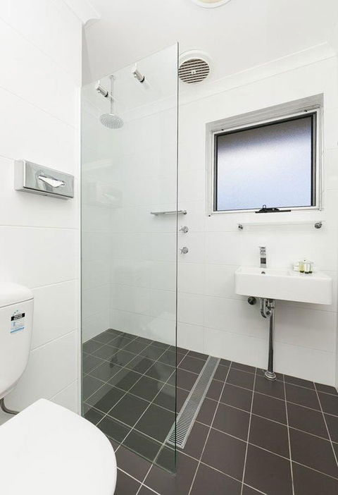 Forrest Hotel & Apartments - Tourism Noosa 5