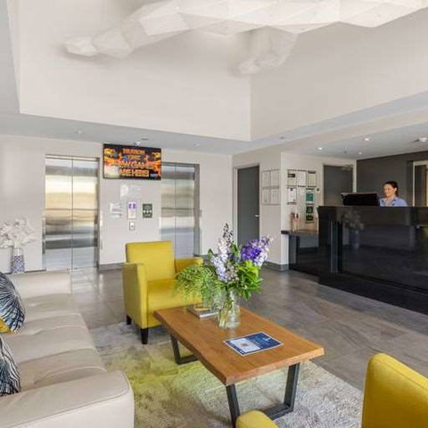 H on Mitchell Apartment Hotel - Tourism Noosa 0