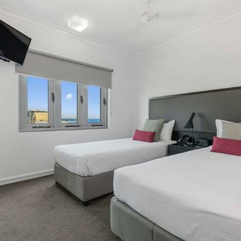 H on Mitchell Apartment Hotel - Tourism Noosa 4
