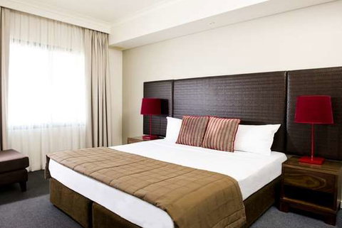 Mantra on the Esplanade - Tourism Noosa 7