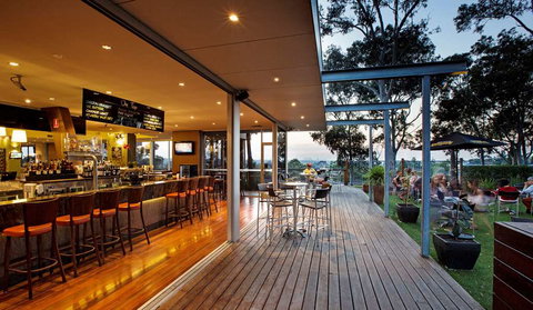 Nightcap at Shoppingtown Hotel - Tourism Noosa 1