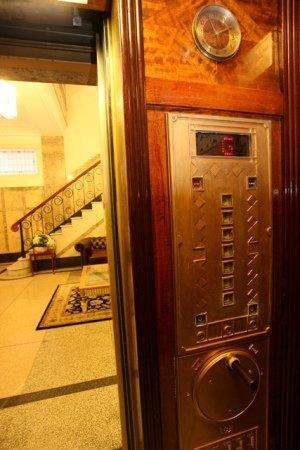 ULTIQA Rothbury Hotel - Tourism Noosa 1