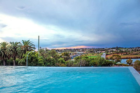 Bridgeport Hotel - Tourism Noosa 2