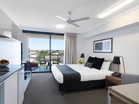 Oaks Carlyle - Tourism Noosa 2