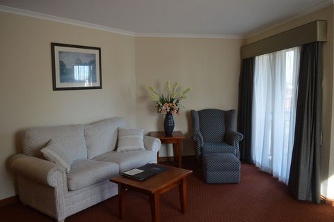 Gateway On Monash - Tourism Noosa 0