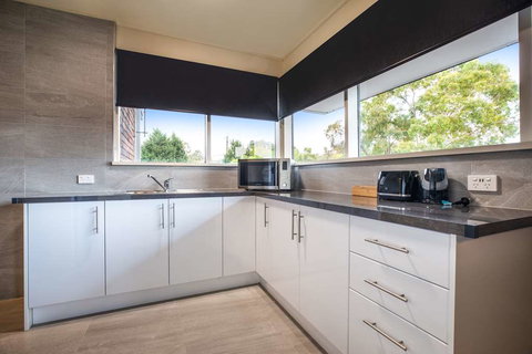 Nightcap at Manhattan Hotel - Tourism Noosa 3