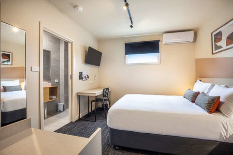 Nightcap at Manhattan Hotel - Tourism Noosa 11