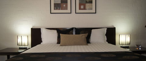 Blazing Stump Motel & Suites - Tourism Noosa 0
