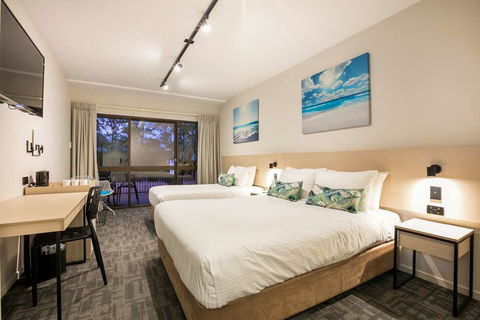 Kawana Waters Hotel By NightCap - Tourism Noosa 2