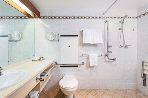 Adelaide Inn - Tourism Noosa 2